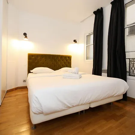 Service - En Face Du Musee - 5 * Parigi