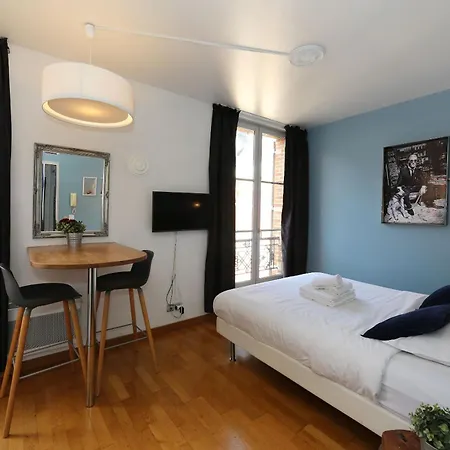 Service - En Face Du Musee - 5 * Parigi