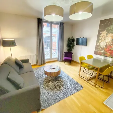 Service - En Face Du Musee - 5 * Parigi