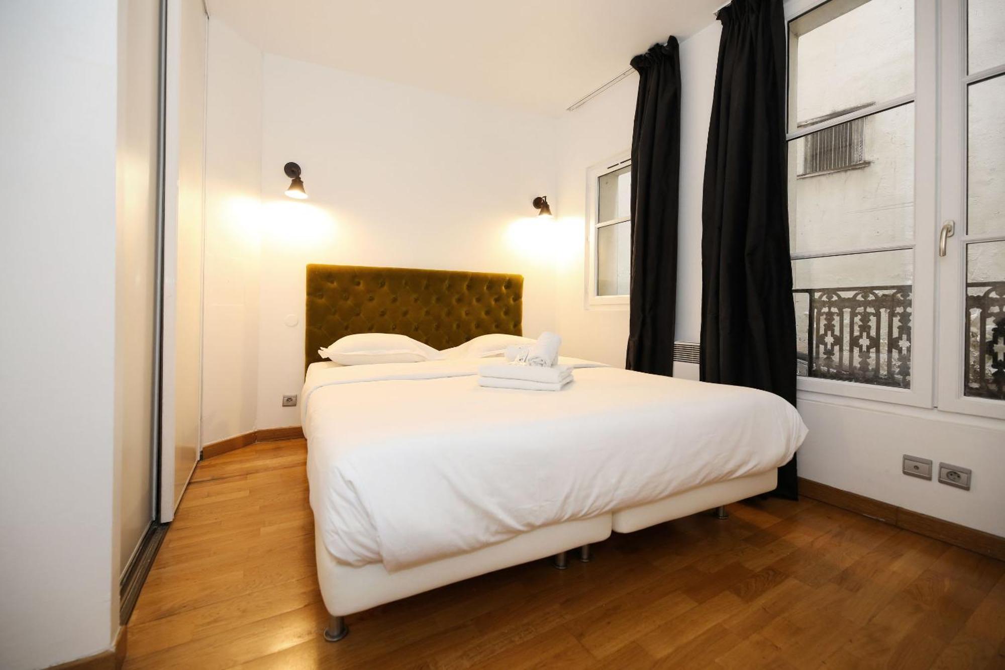 Service - En Face Du Musee - 5 * Parigi