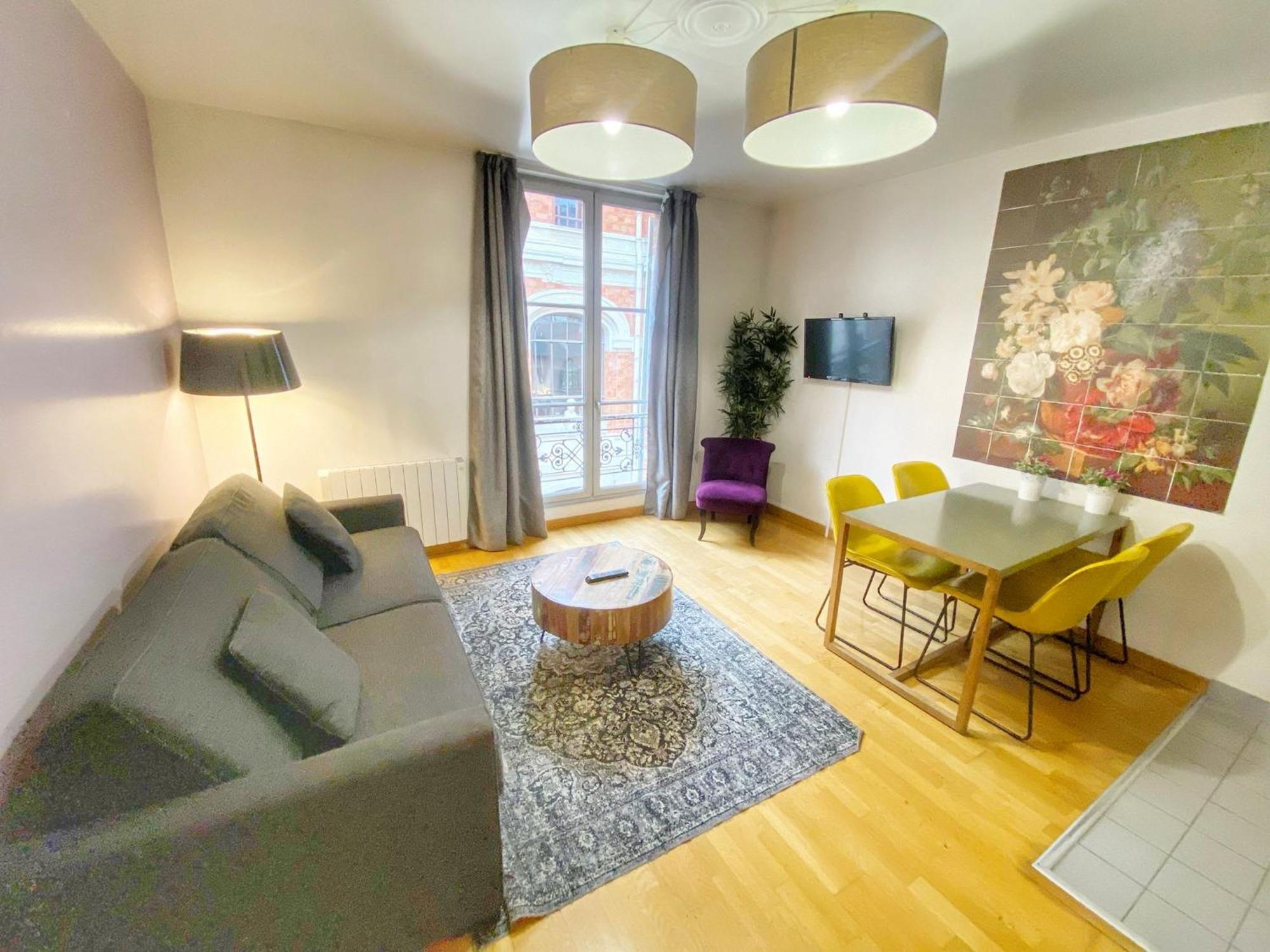 Service - En Face Du Musee - 5 * Parigi
